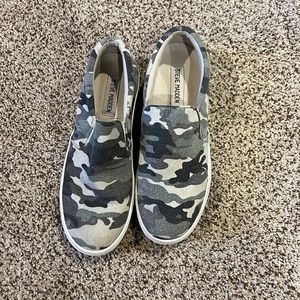 Steve Madden camp shoes